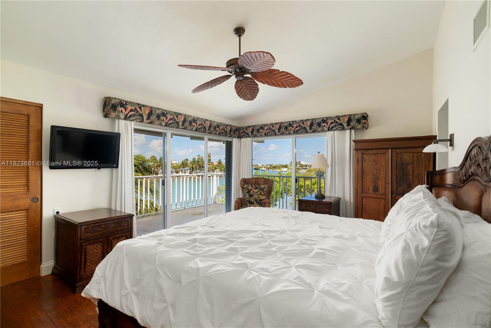 COCO PLUM BEACH - Residential