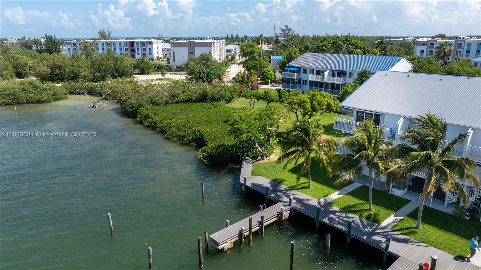 COCO PLUM BEACH - Residential