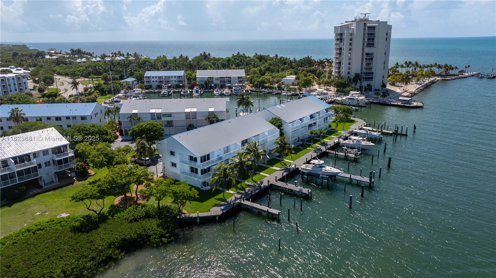 COCO PLUM BEACH - Residential
