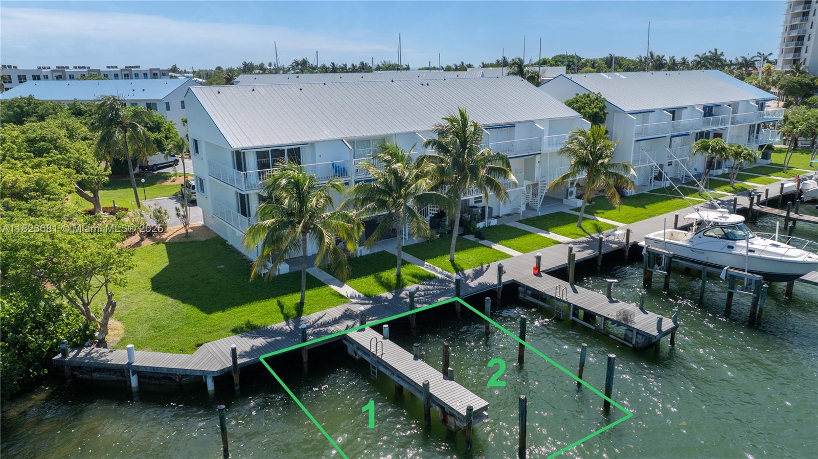 COCO PLUM BEACH - Residential