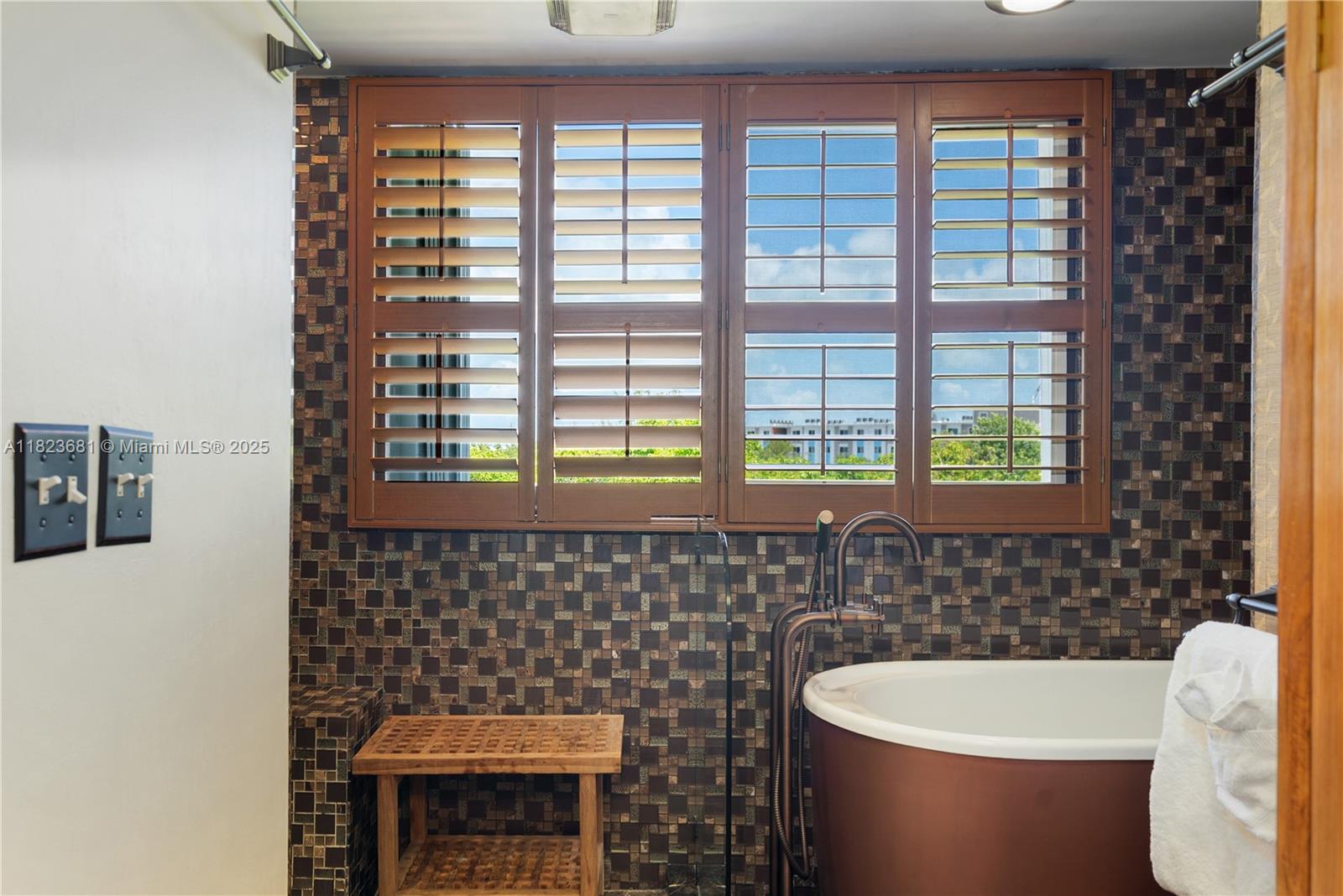 COCO PLUM BEACH - Residential