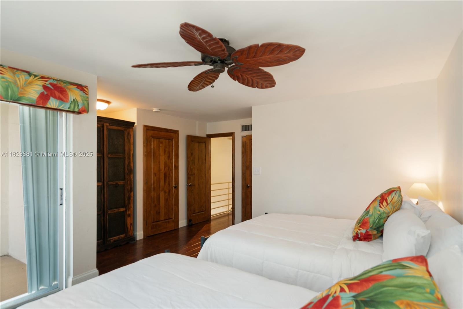COCO PLUM BEACH - Residential