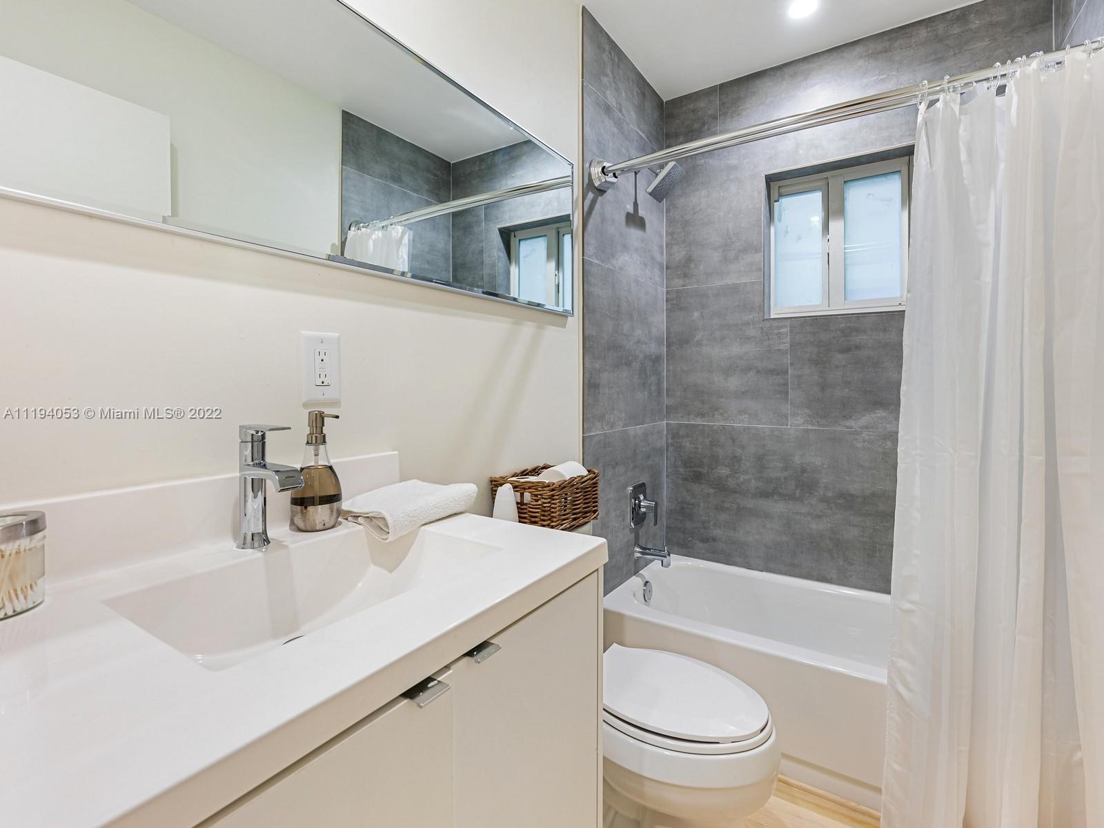 RHODES AMD NEW BISC - Residential Lease