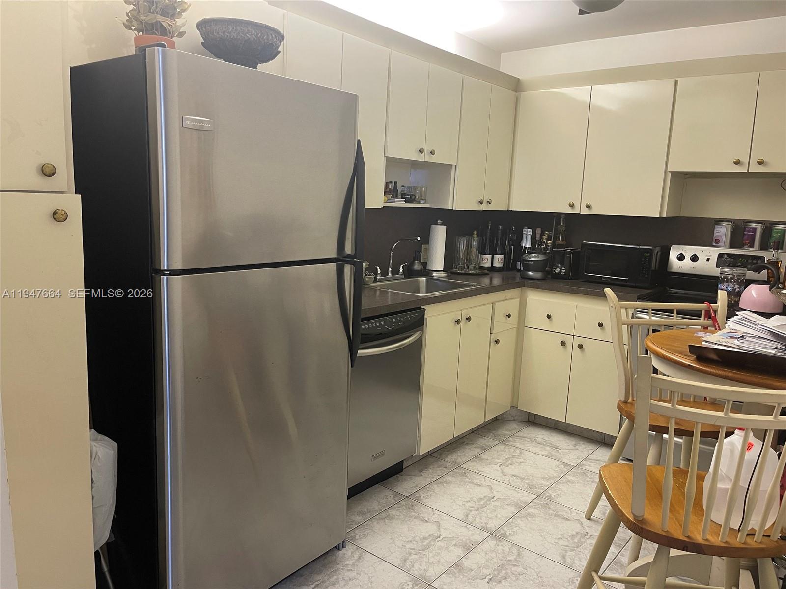 20100 W Country Club Dr 507