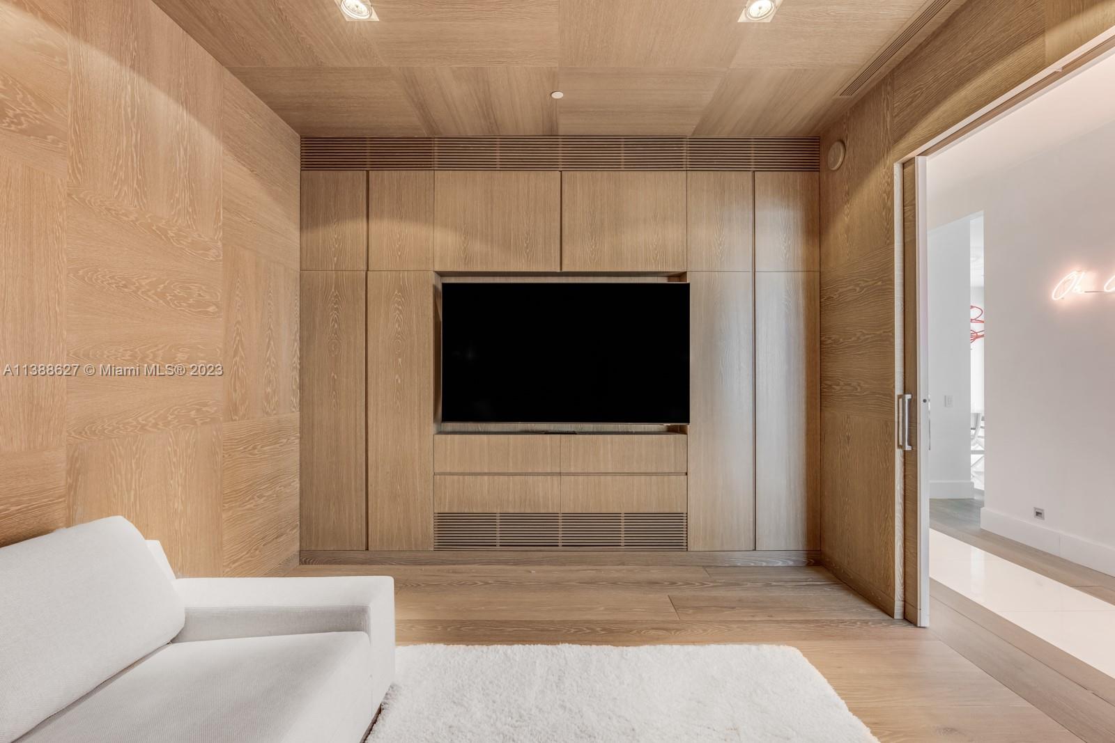 APOGEE CONDO - Residential Lease