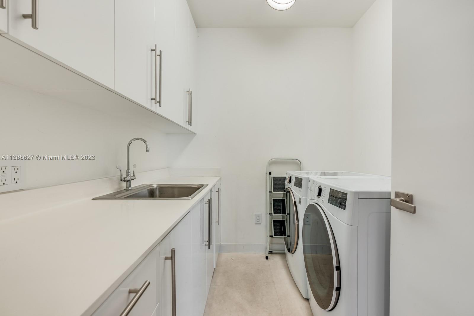 APOGEE CONDO - Residential Lease