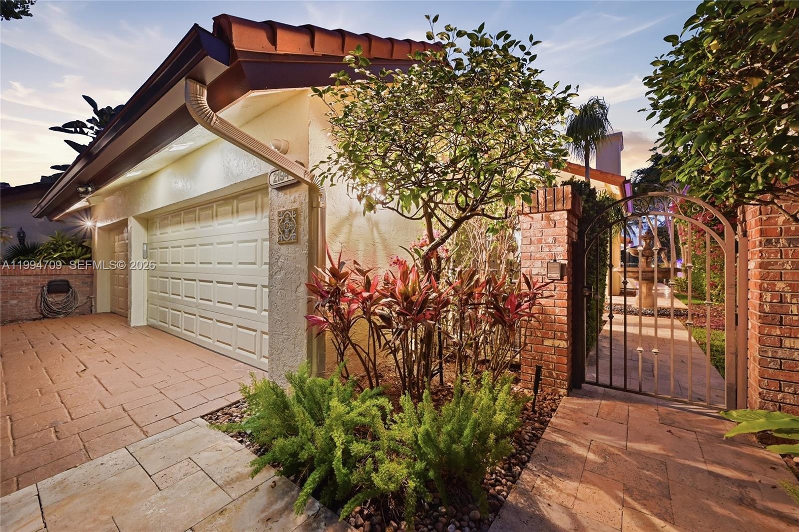 TOWN PLACE CLUB VILLAS - Residential Lease