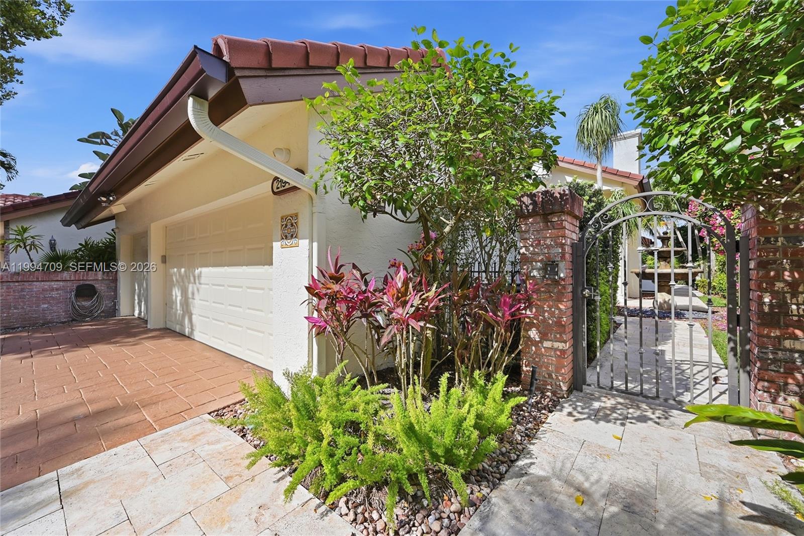 TOWN PLACE CLUB VILLAS - Residential Lease