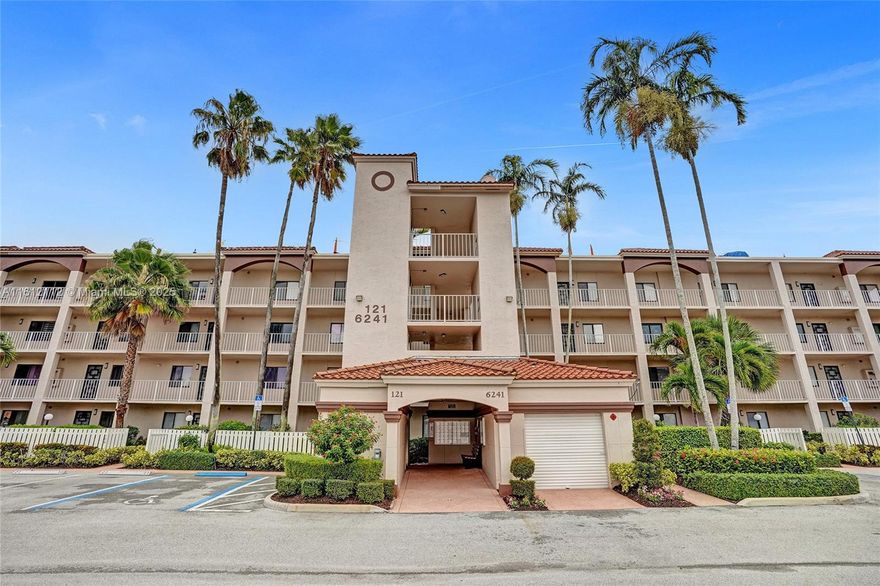Beautifully remodeled 2 bedroom, 2 bathroom condo at Huntington Pointe. Situated on the first floor with stunning lakefront views, this residence boasts an oversized master suite with walk-in closets, an enclosed patio for added living space, and a spacious great room perfect for entertaining. The eat-in kitchen and full-size laundry room ensure convenience and comfort. Enjoy access to Huntington Pointe's extensive amenities including a recently renovated clubhouse, theater, cafe, indoor and outdoor pools, pickleball and tennis courts, card rooms, yoga studio, and fitness center. Ideally located near shopping, dining, and the beach, this condo offers the ultimate South Florida lifestyle.