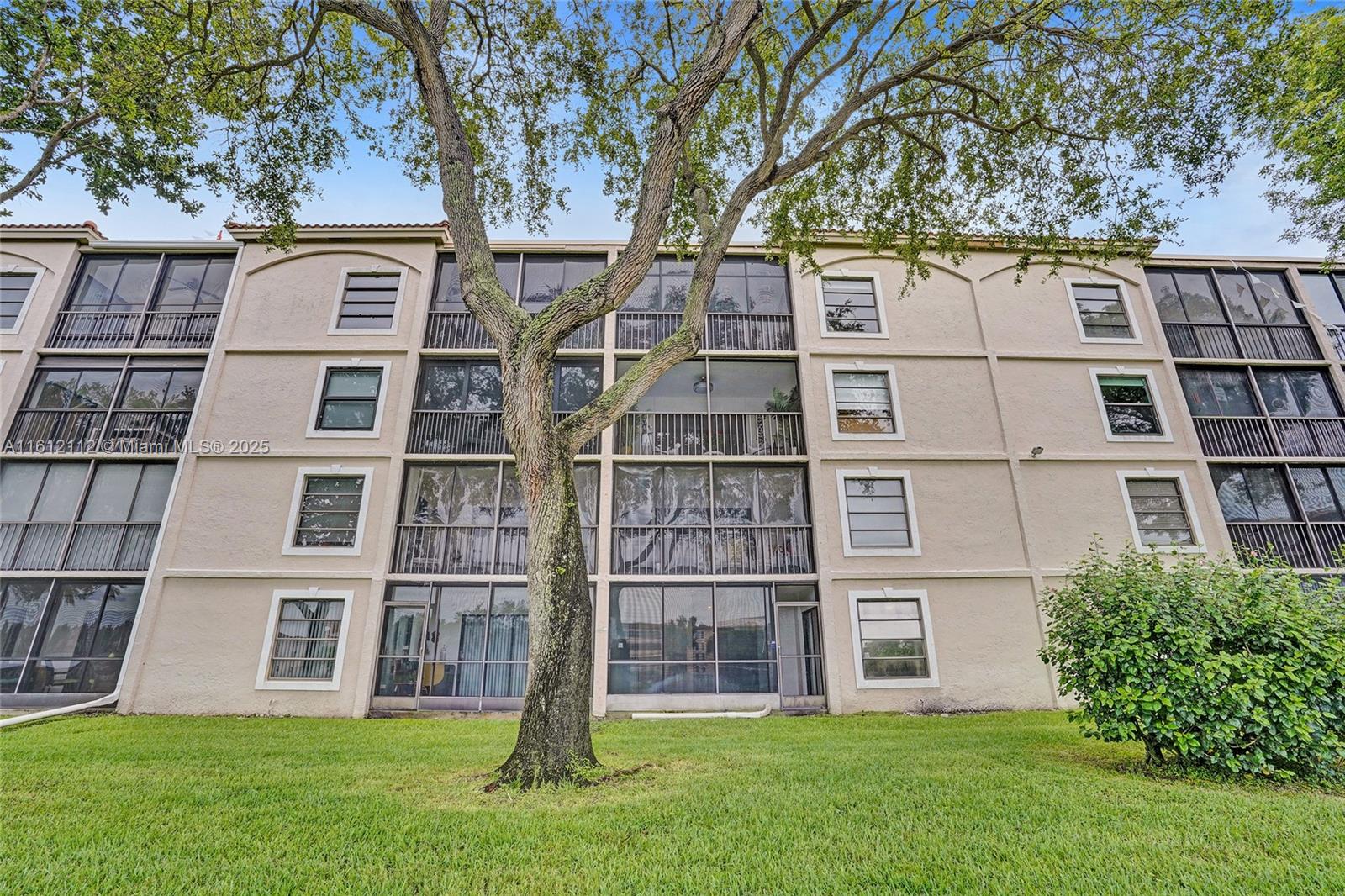 HUNTINGTON POINTE - Residential