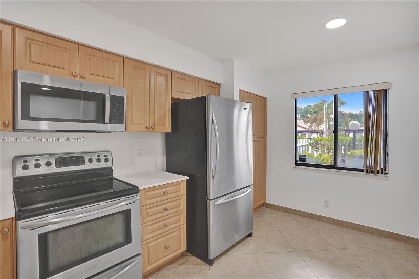 HUNTINGTON POINTE - Residential