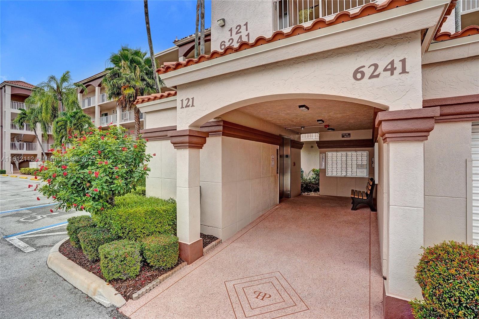 HUNTINGTON POINTE - Residential