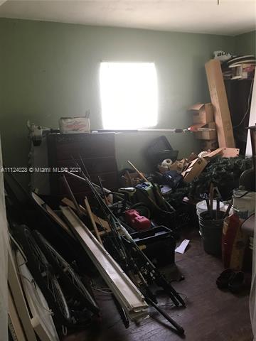 HOME OWNERS PARADISE - Residential