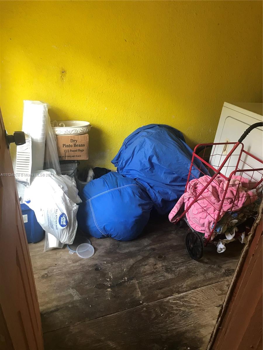 HOME OWNERS PARADISE - Residential