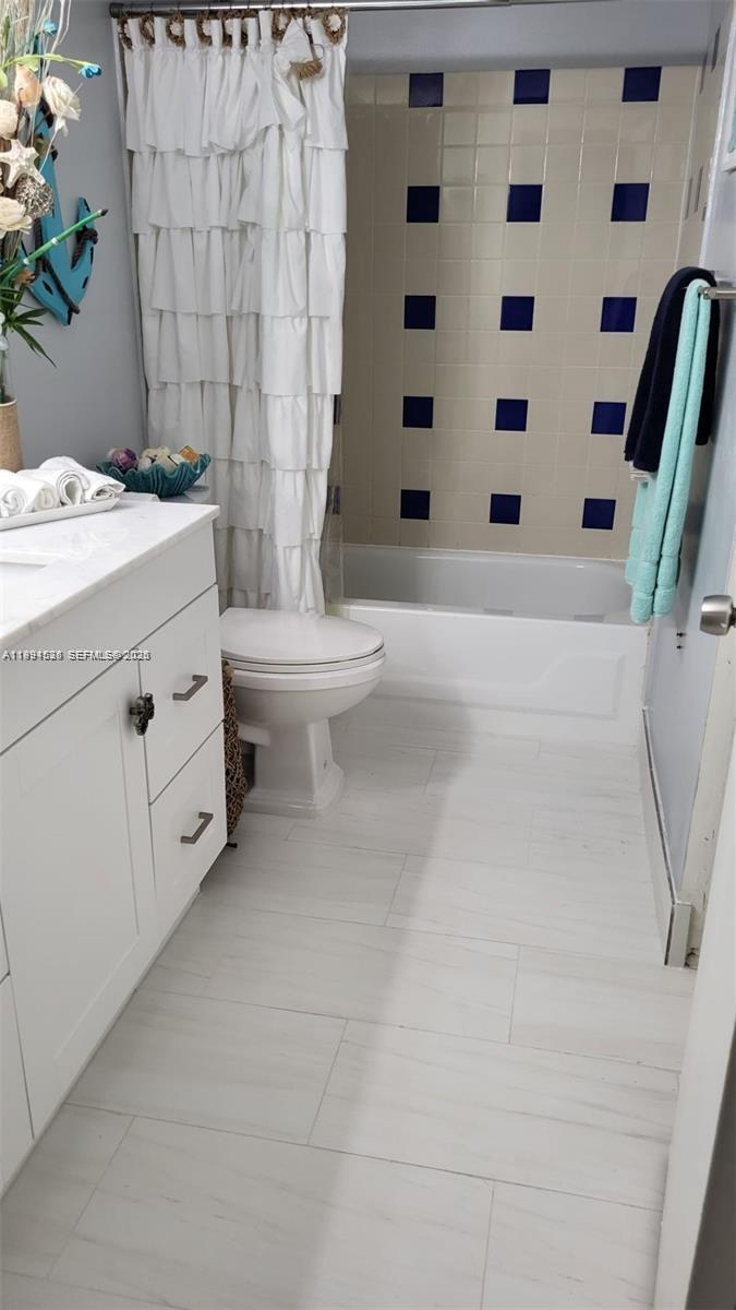 RAMBLEWOOD EAST CONDO - Residential Lease