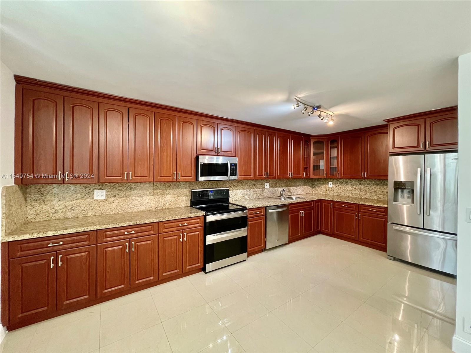 Property for Sale at 20441 Ne 30th Ave 122-9, Aventura, Miami-Dade County, Florida - Bedrooms: 3 
Bathrooms: 2  - $399,000