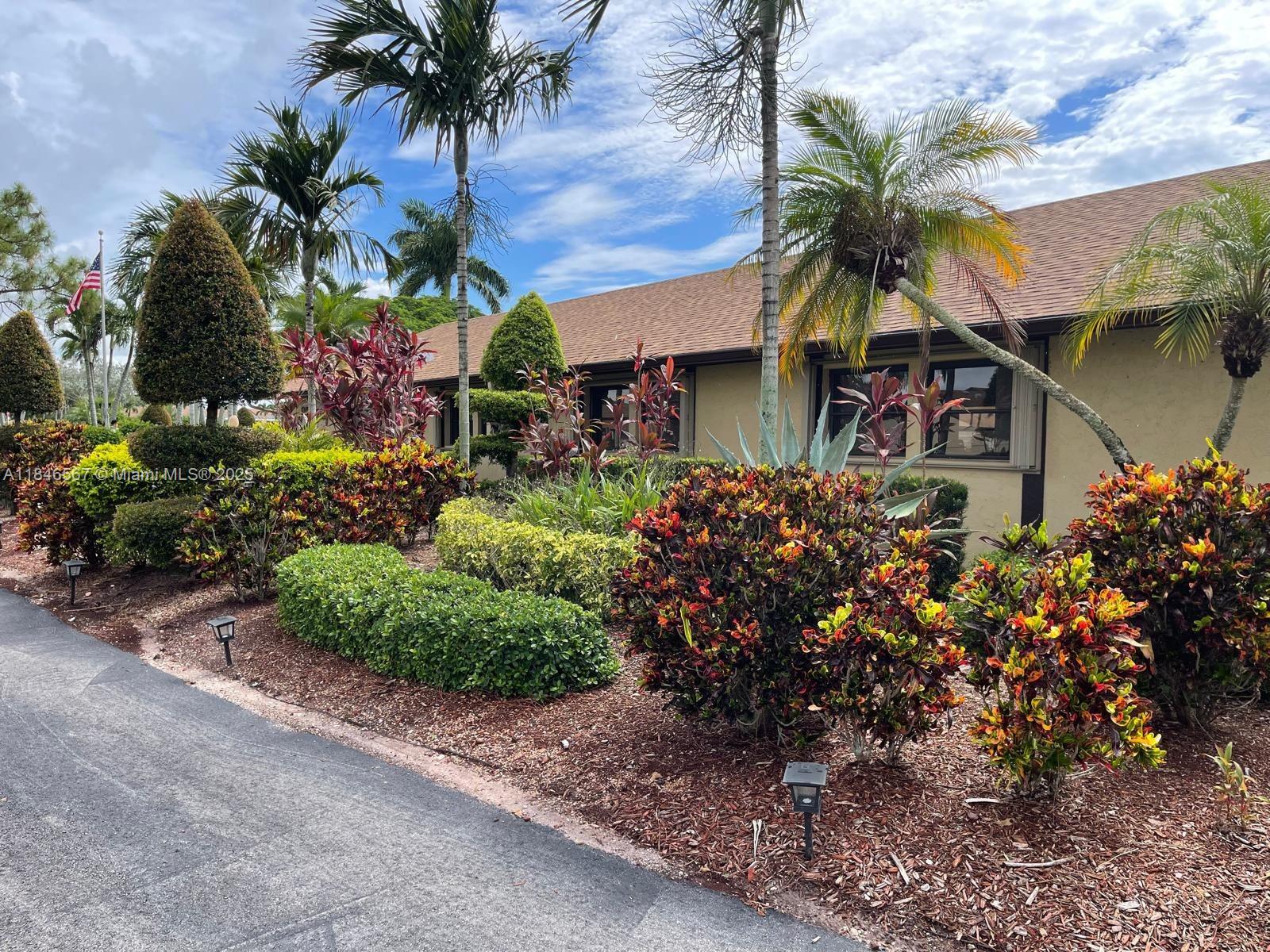 806 Sky Pine Way H3, Green Acres, FL, 33415/$175,000 2 806 Sky Pine Way H3