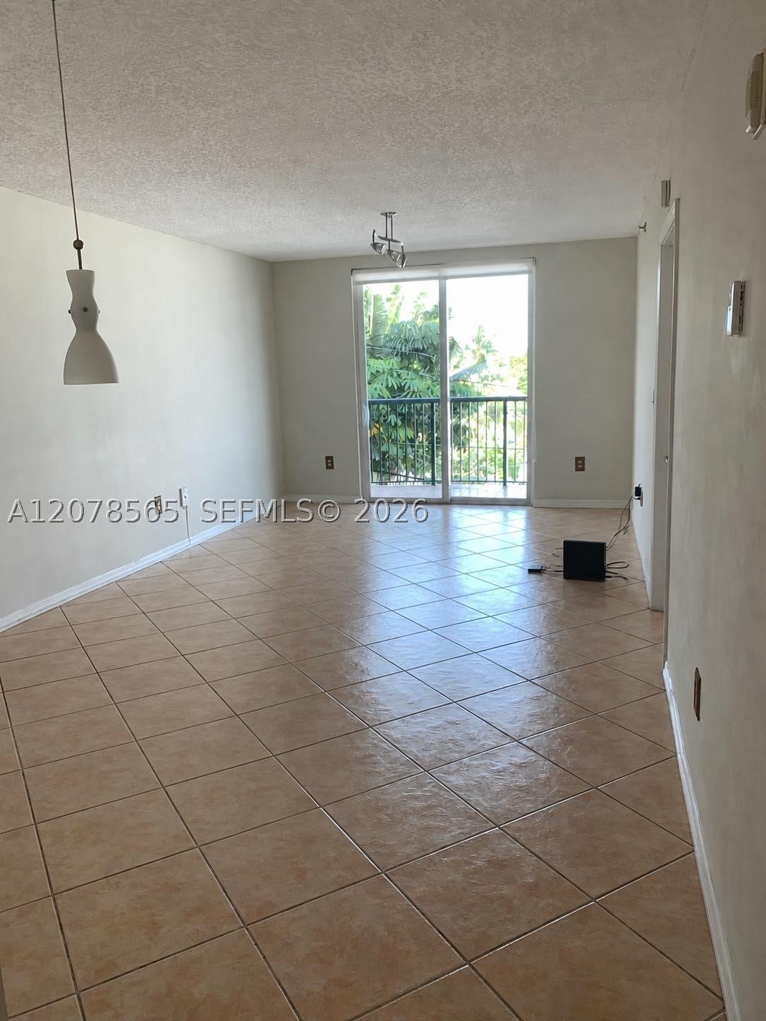 Properties 1 8888 Collins Ave 206