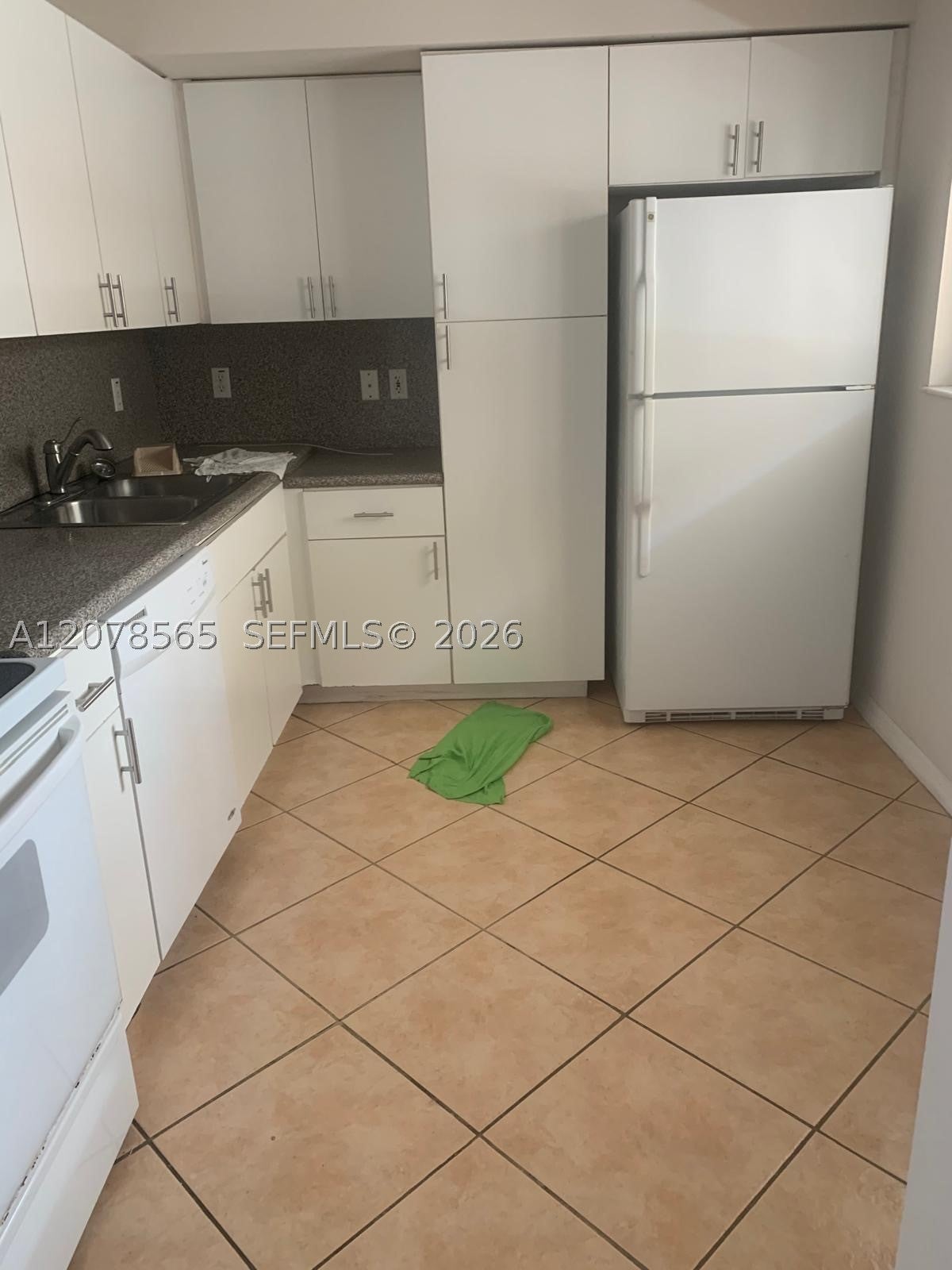 Properties 4 8888 Collins Ave 206