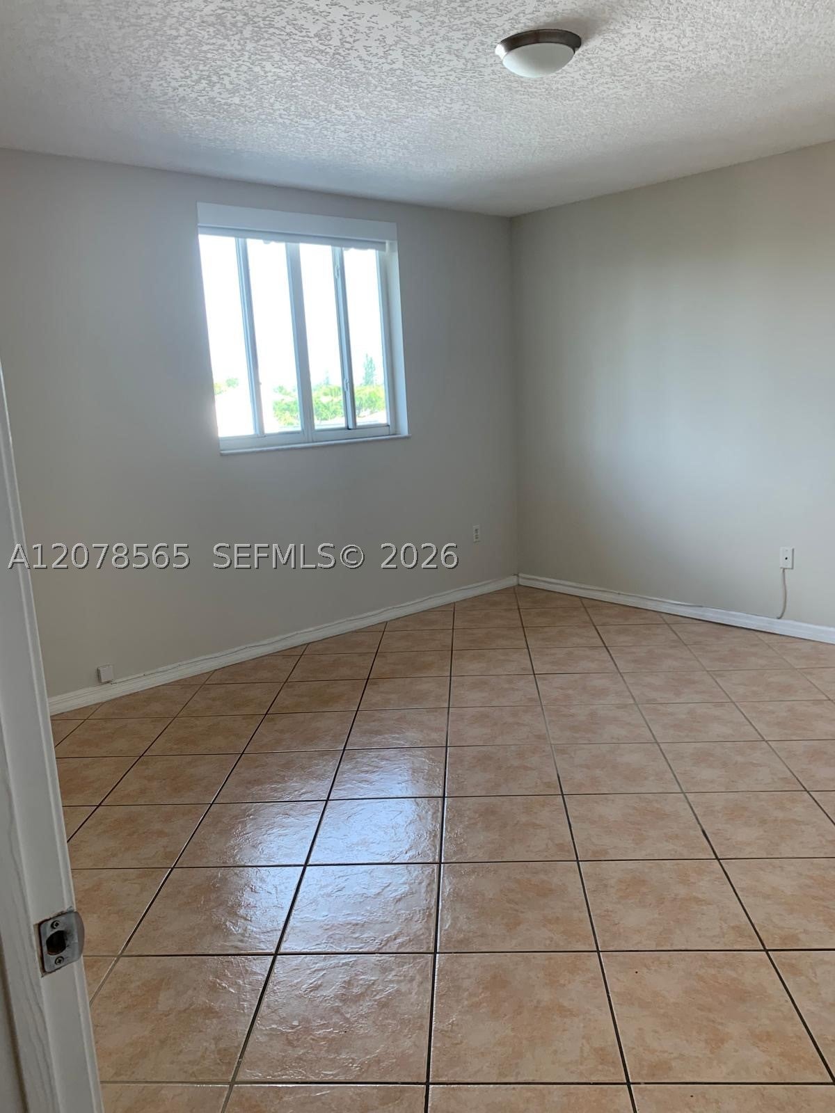 Properties 3 8888 Collins Ave 206