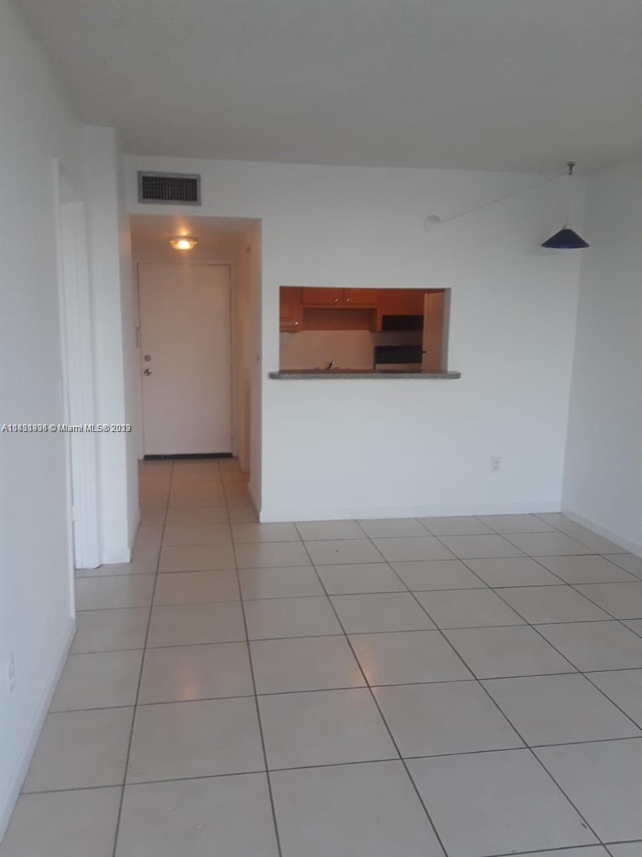 APARTMENT AVAILABLE FOR RENT! Nice 1 bedroom and 1 full bathroom with BALCONY! Great access to Biscayne Blvd and I-95! Close to many shopping plazas, restaurants and more!