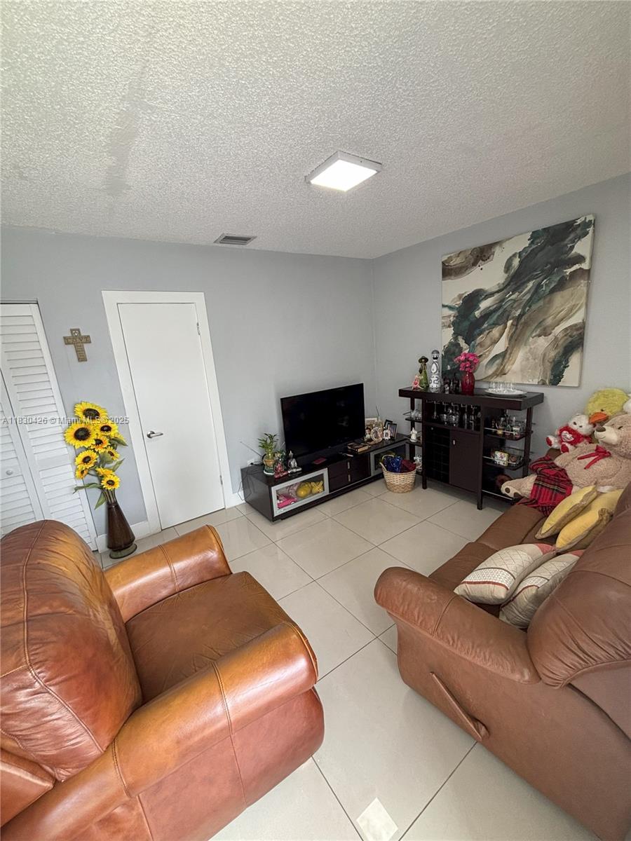 1911 NW 30th St 3