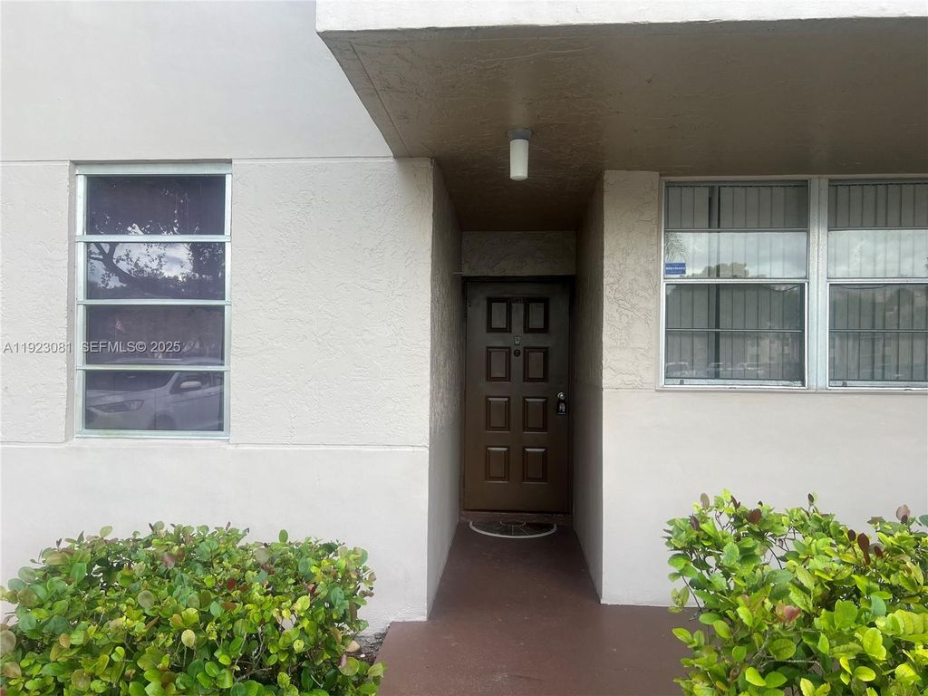 Photo of 9510 Seagrape Dr #101, Davie, FL 33324 (MLS # A11923081)
