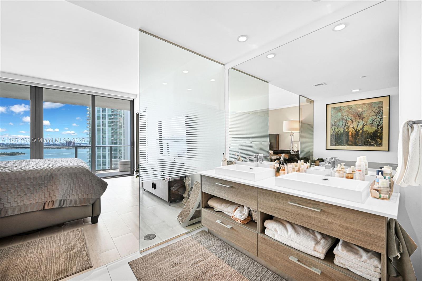 PARAISO BAY CONDO - Residential