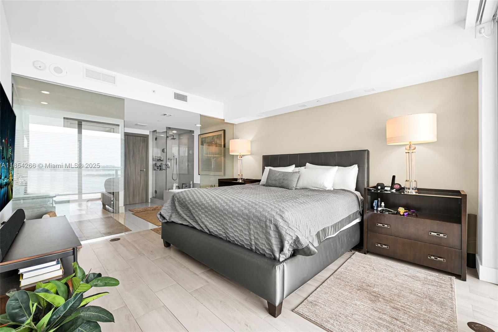 PARAISO BAY CONDO - Residential