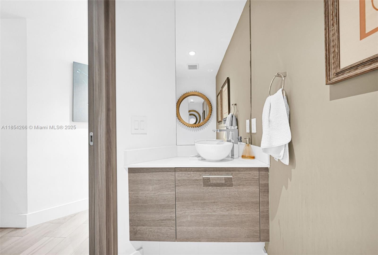 PARAISO BAY CONDO - Residential