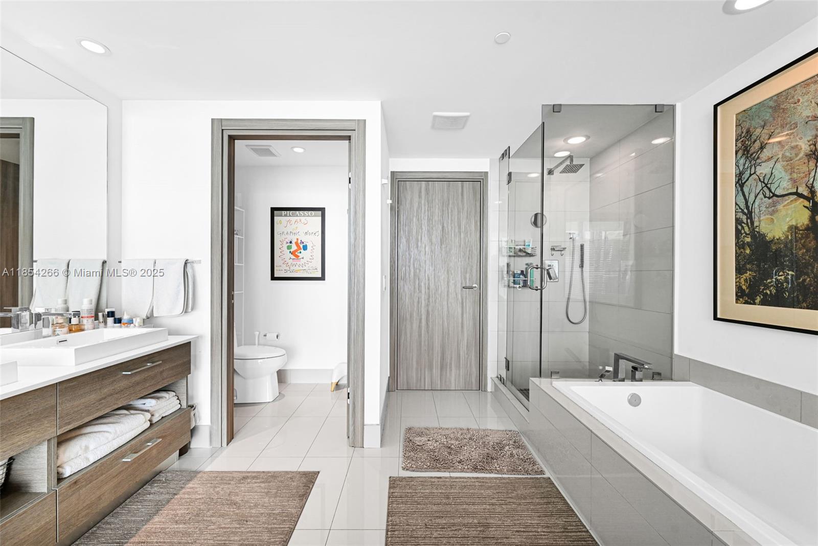 PARAISO BAY CONDO - Residential