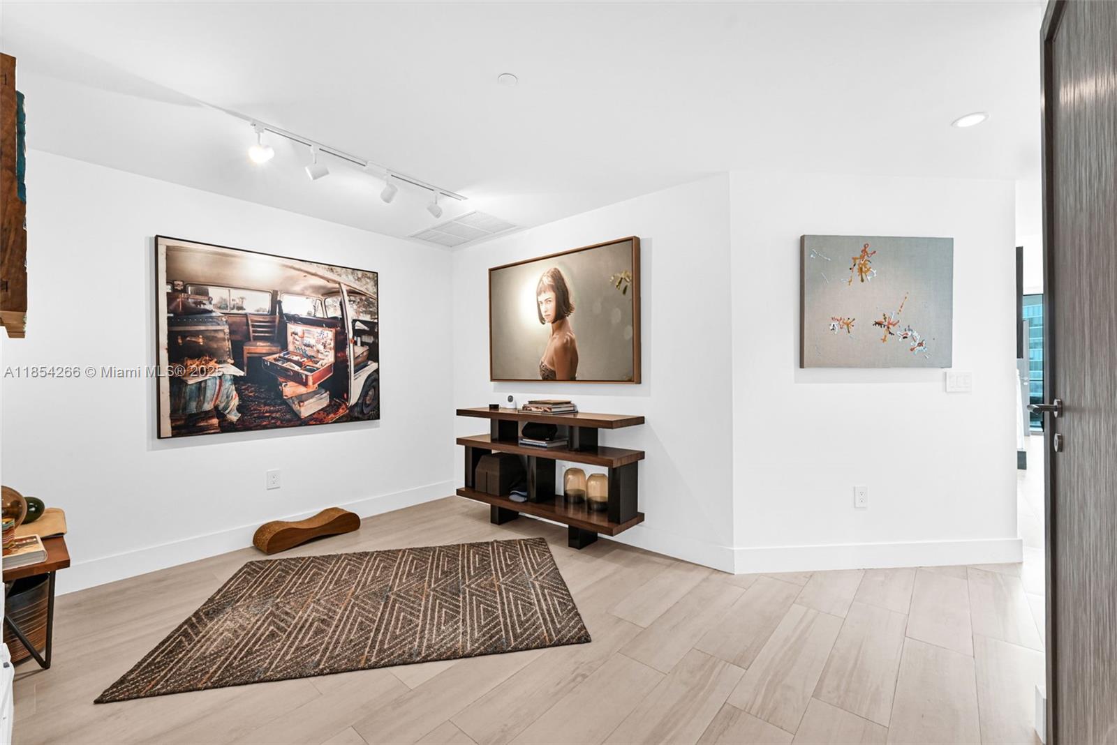 PARAISO BAY CONDO - Residential