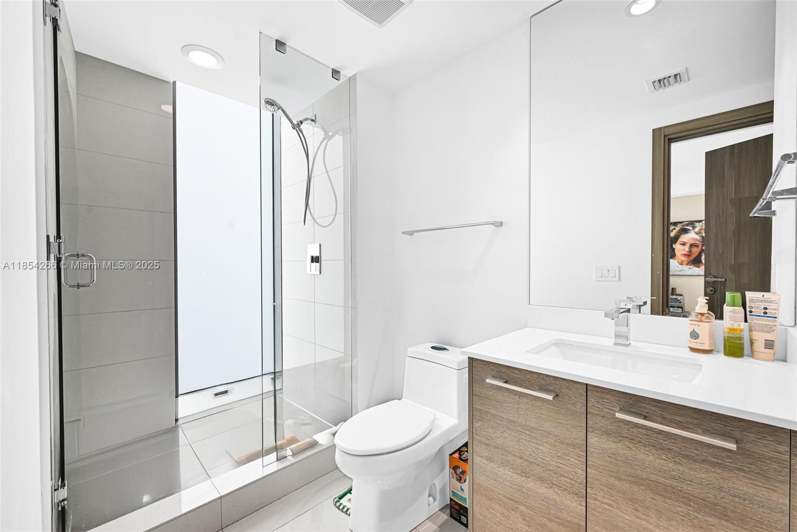 PARAISO BAY CONDO - Residential