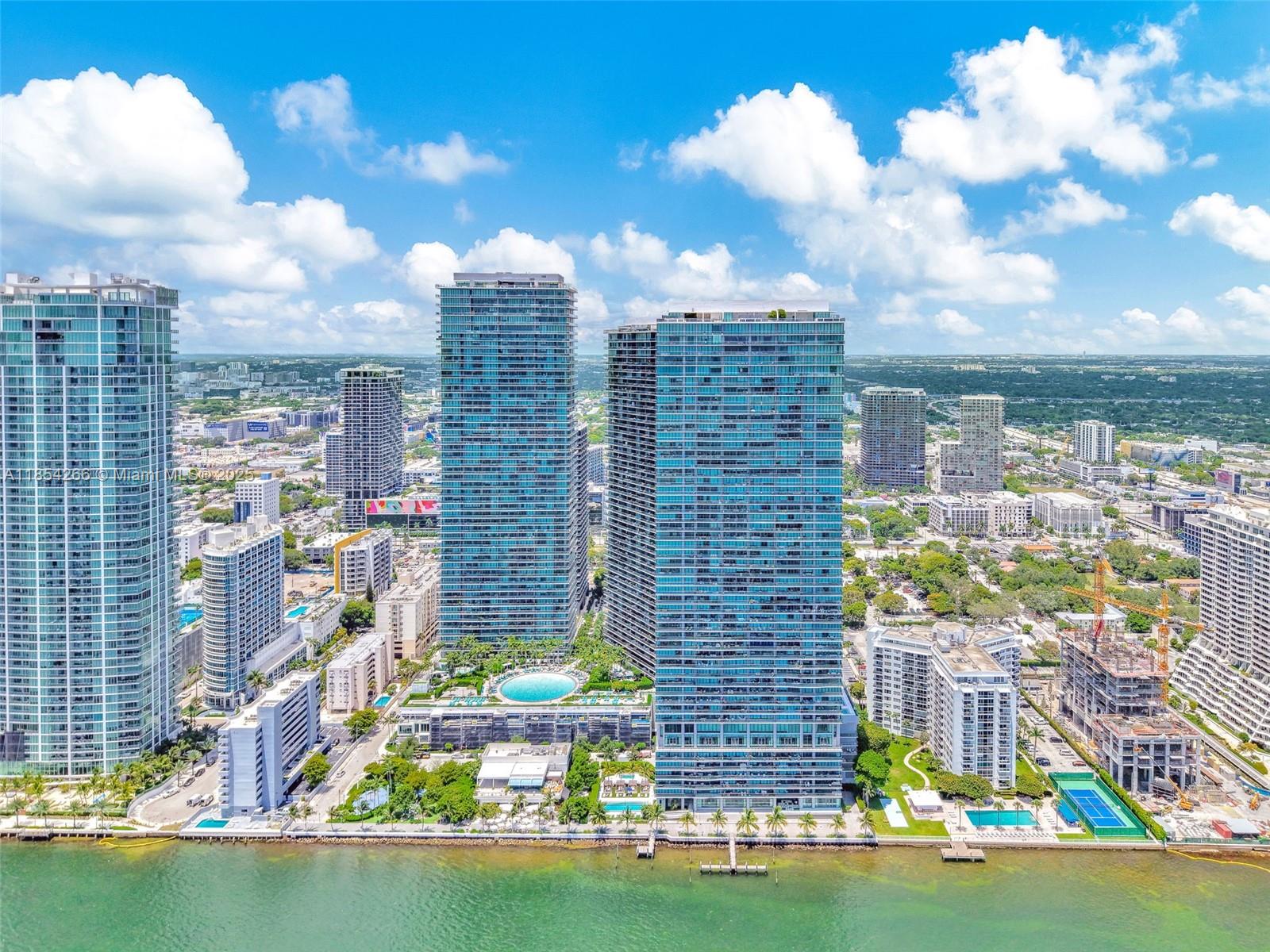 PARAISO BAY CONDO - Residential