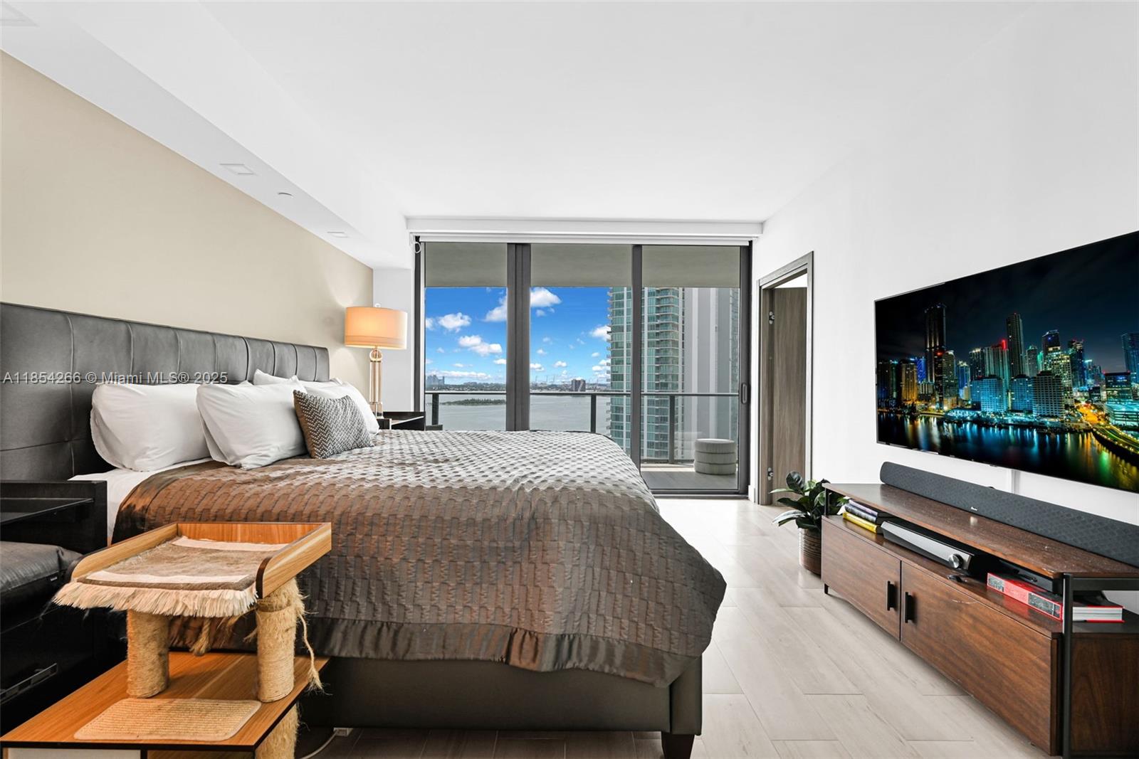 PARAISO BAY CONDO - Residential