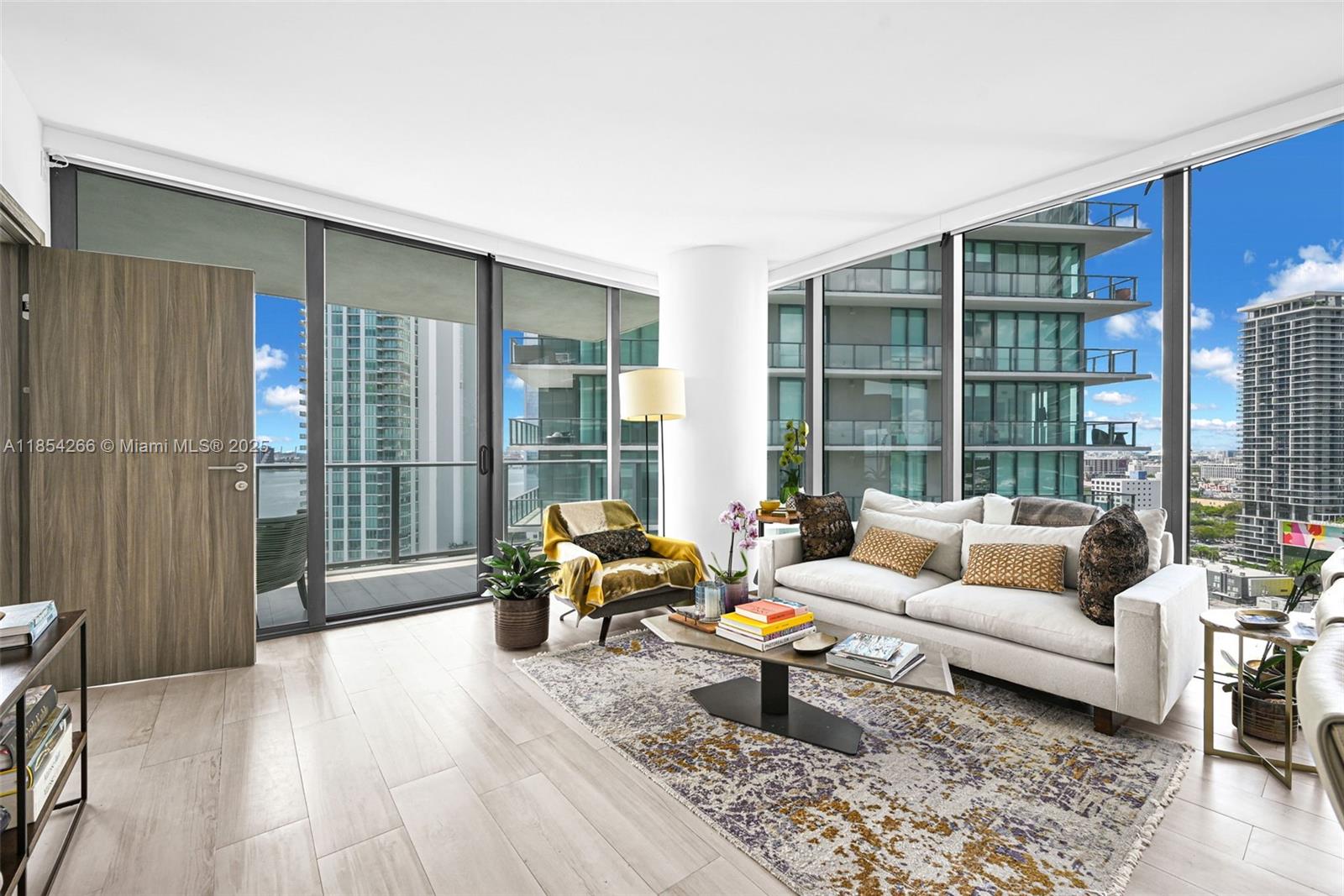 PARAISO BAY CONDO - Residential