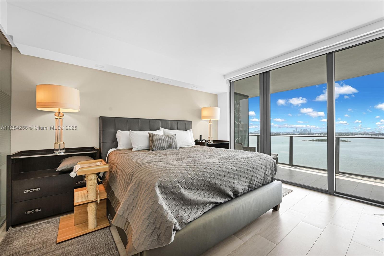 PARAISO BAY CONDO - Residential