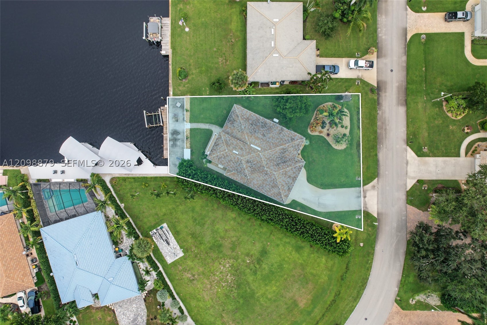 111 NEWPORT CAY
