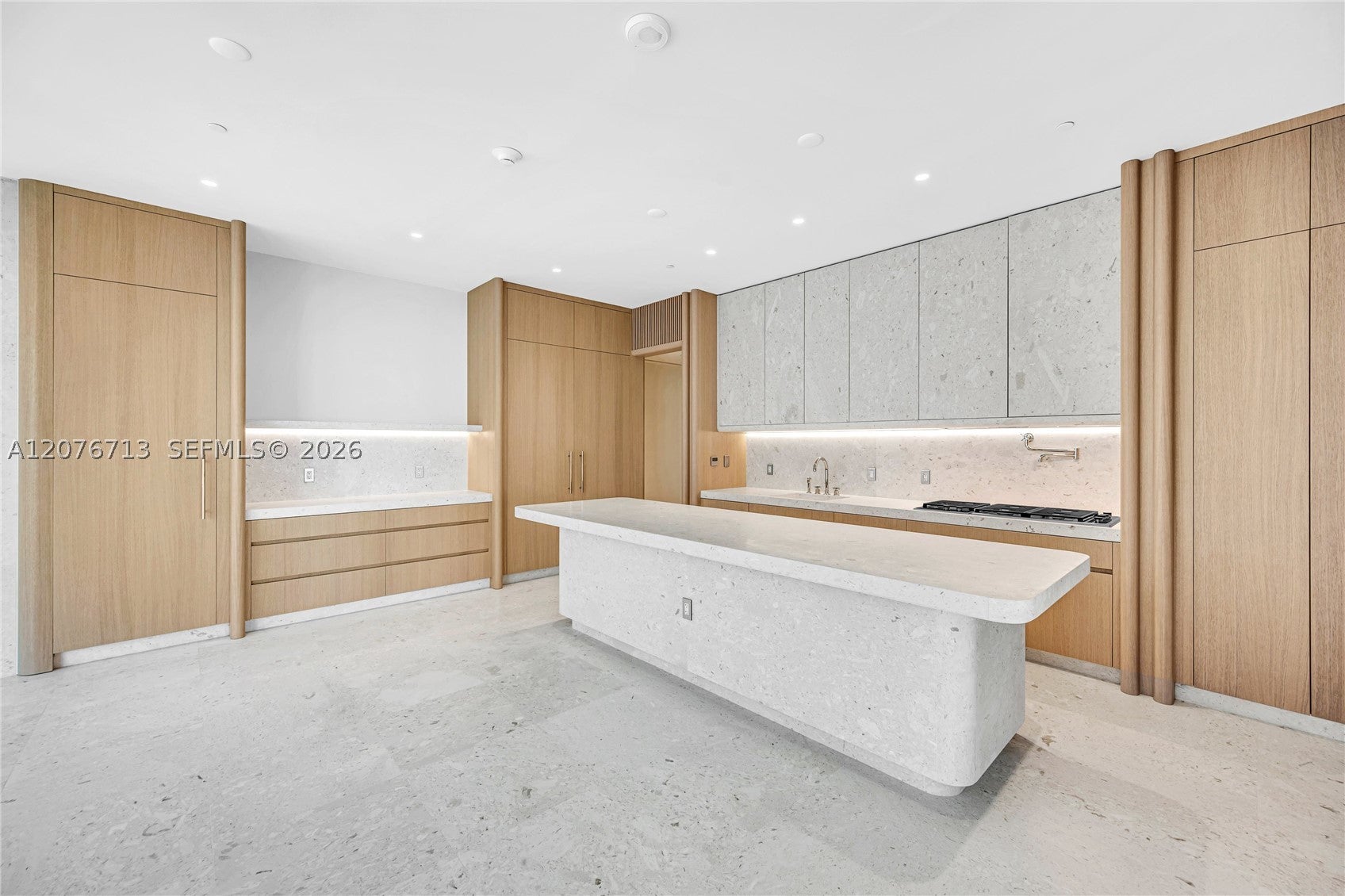 9165 Collins Ave 701