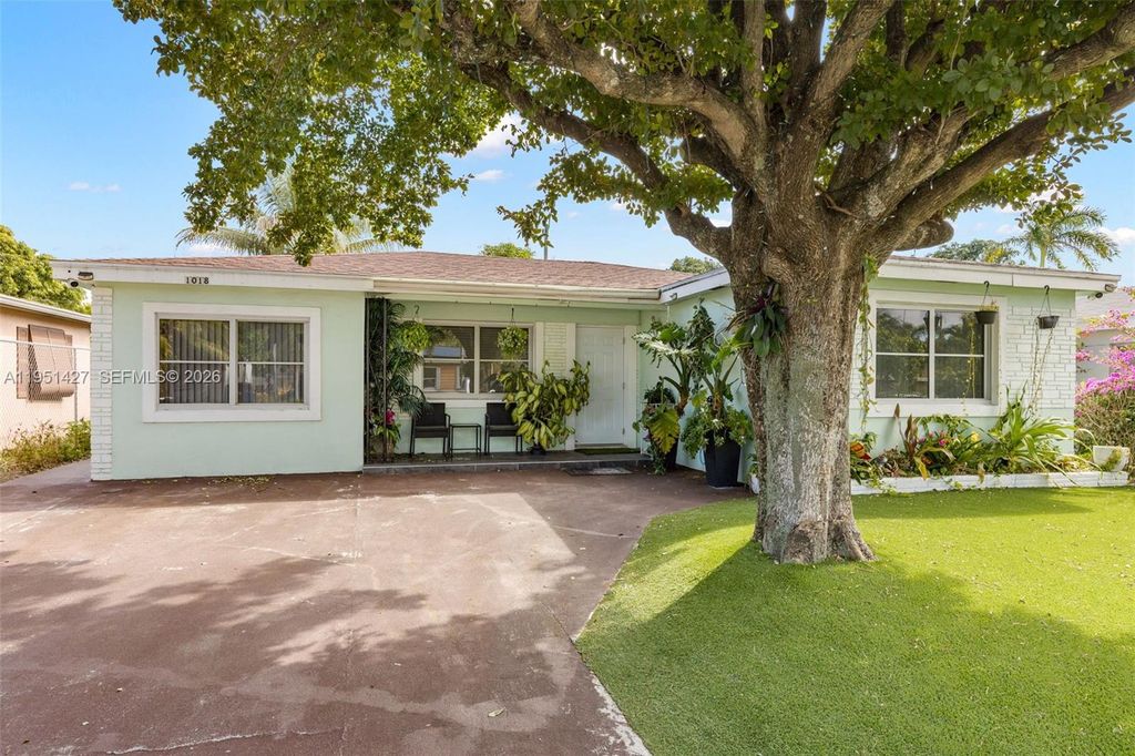 Photo of 1018 S C St, Lake Worth, FL 33460 (MLS # A11951427)