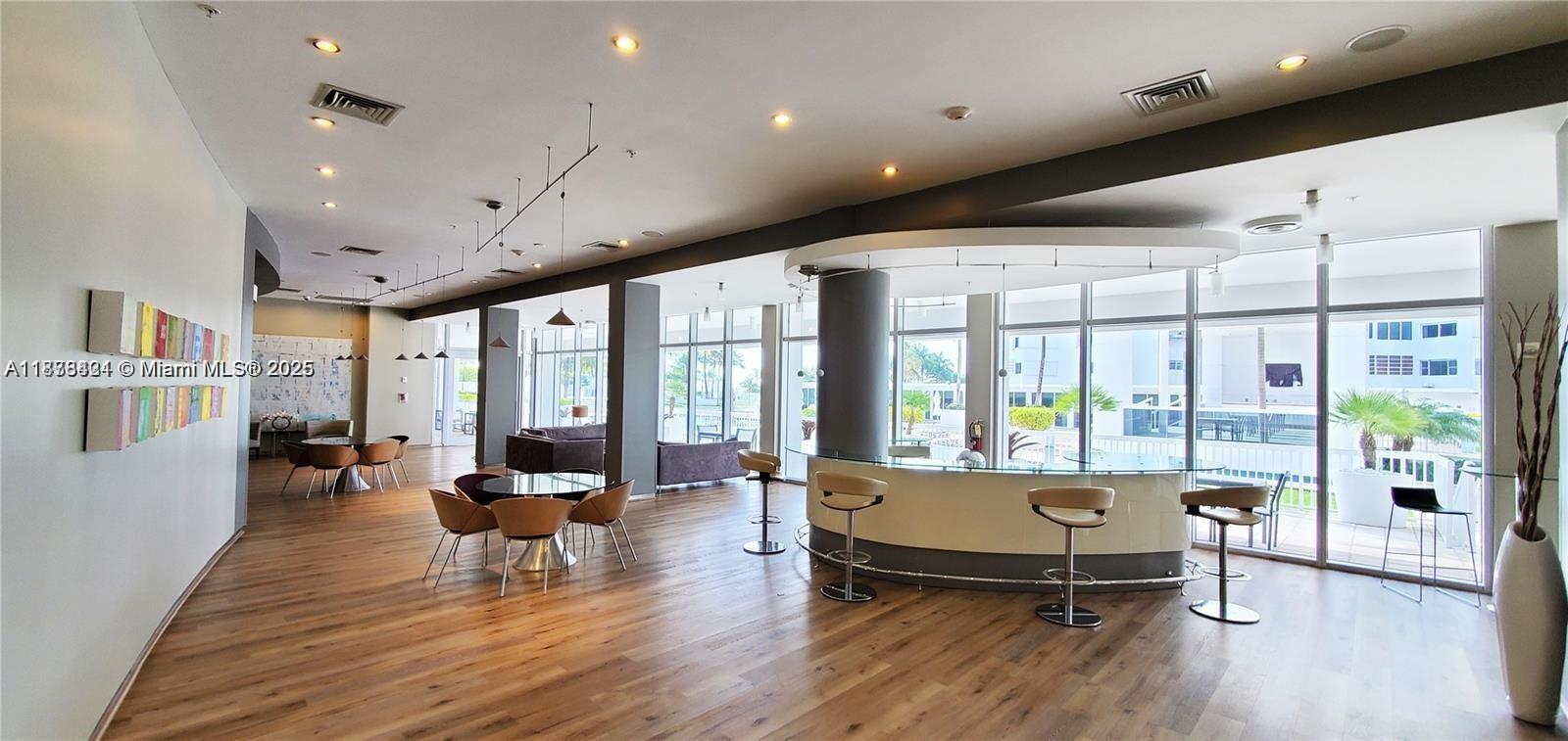 HARBOUR HOUSE - Residential