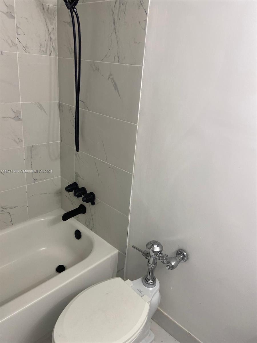 DIPLOMAT GOLF & RACQUET C - Residential Lease