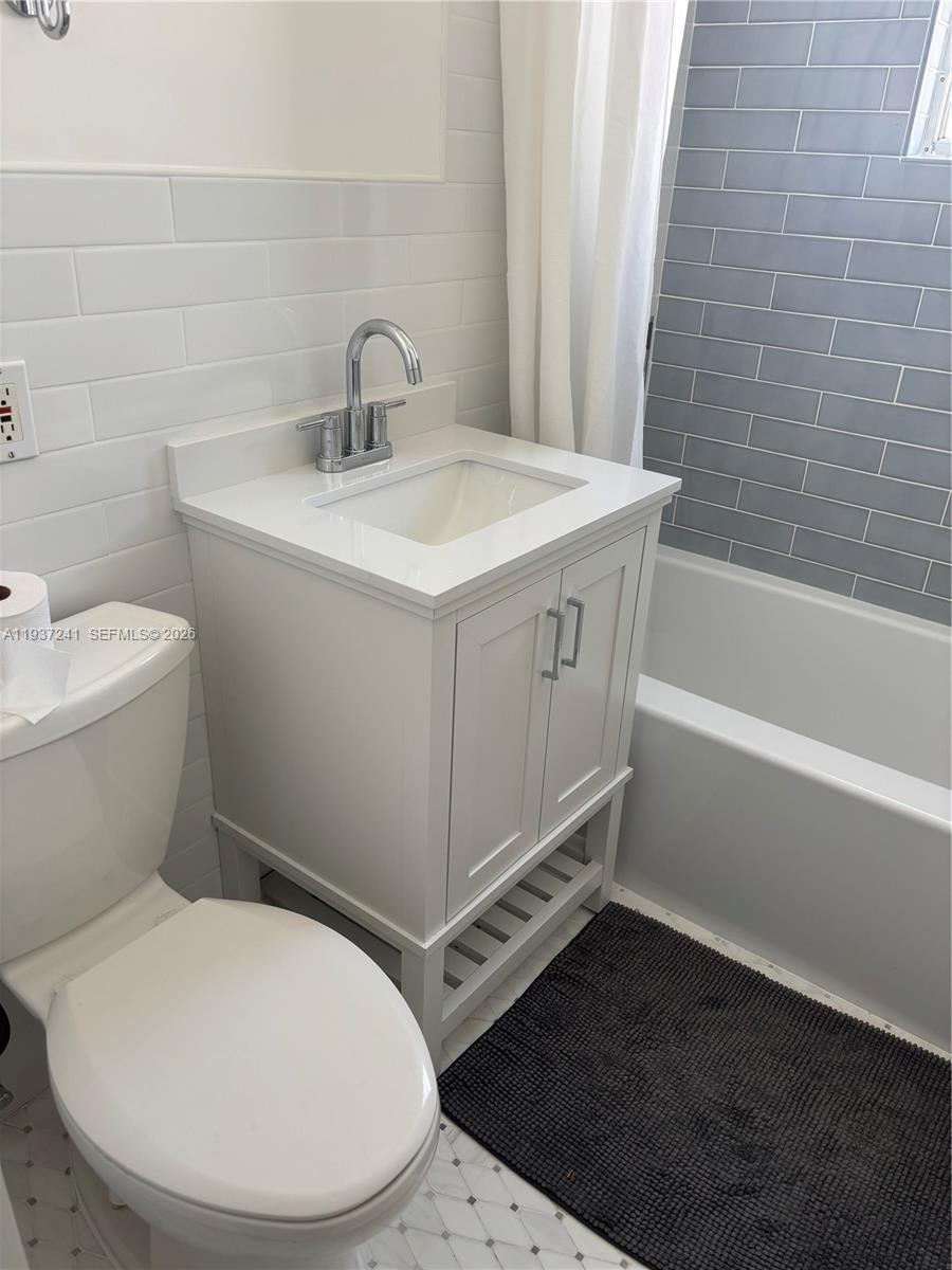 ART DECO CONDO - Residential