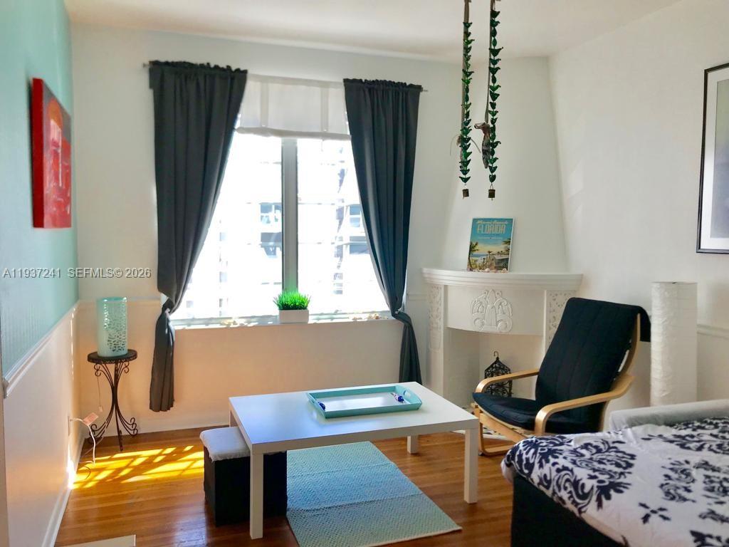 ART DECO CONDO - Residential