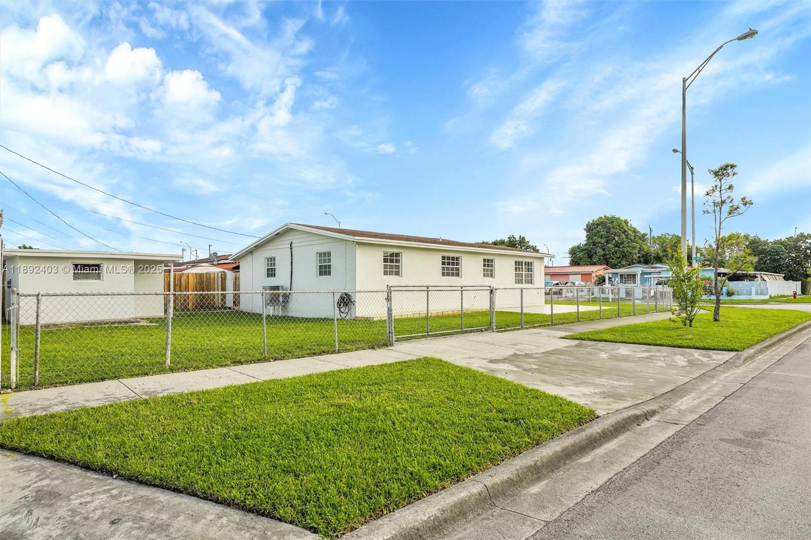 HIALEAH HOMESITES 1ST ADD - Residential