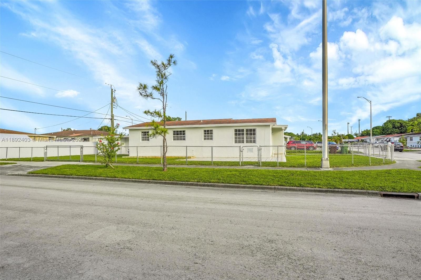 HIALEAH HOMESITES 1ST ADD - Residential