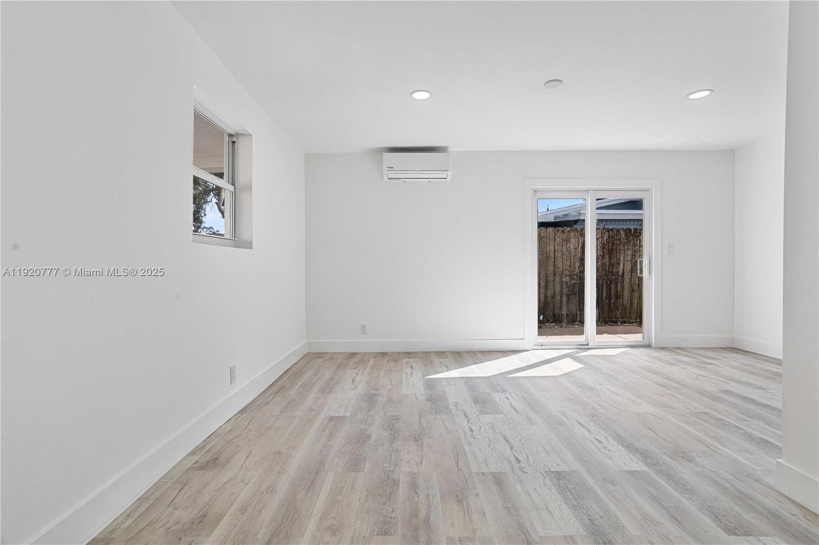 PLAYLAND ISLES - Residential