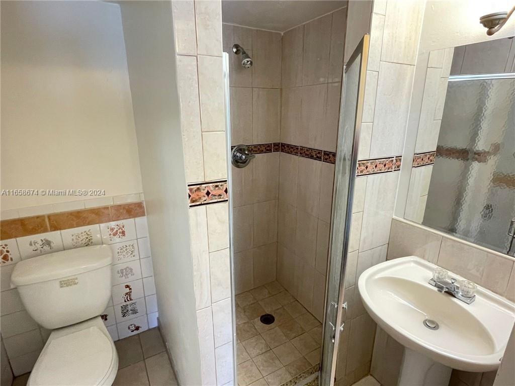 HAMPTON COURT CONDO - Residential