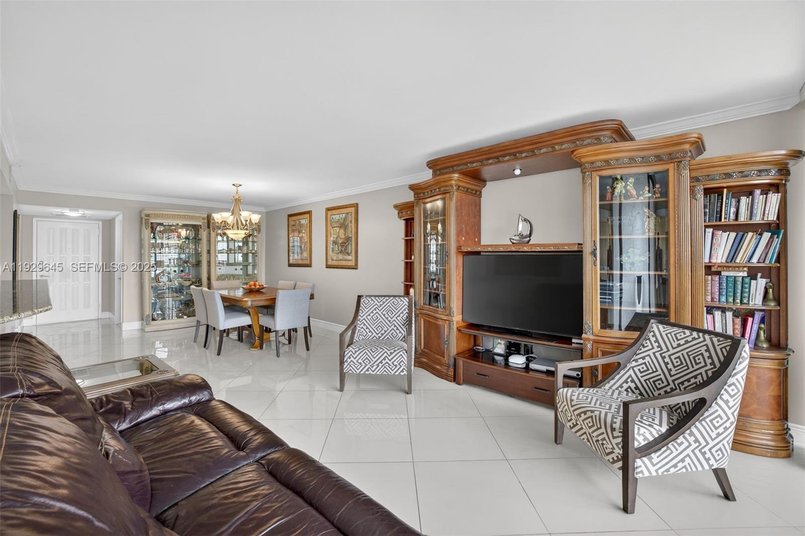 200 LESLIE CONDO - Residential