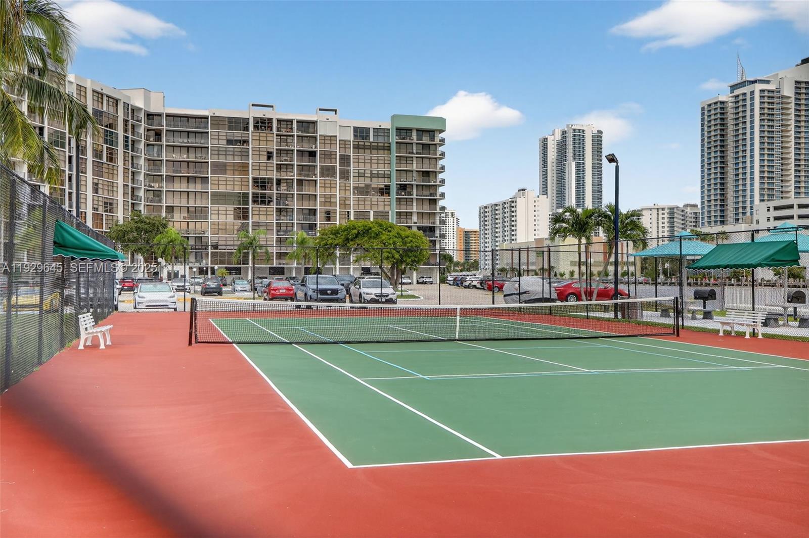 200 LESLIE CONDO - Residential